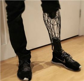 形似钢铁战士 世界上最炫酷的假肢曝光 