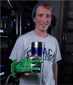 美国学生推出仅售15美元的多功能3D打印假肢