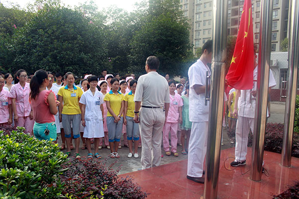 不忘历史，珍爱和平——佳满纪念抗争胜利70周年升国旗仪式