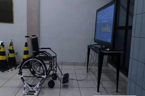 虚拟现实轮椅模拟器让肢残人环游世界