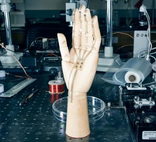 让假手也有触觉：斯坦福华人女科学家发明义肢新材料