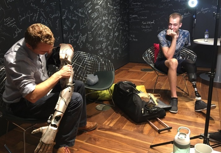 未来医疗再现黑科技,让截肢人群用上了“即插即用”的义肢 未来医疗再现黑科技,让截肢人群用上了“即插即用”的义肢