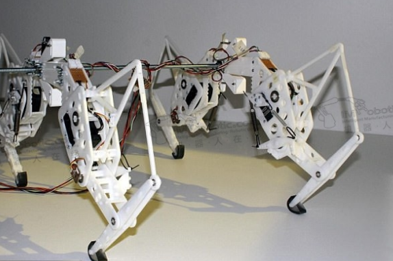 荷兰大学发明四腿机器人 或用于高级假肢制造