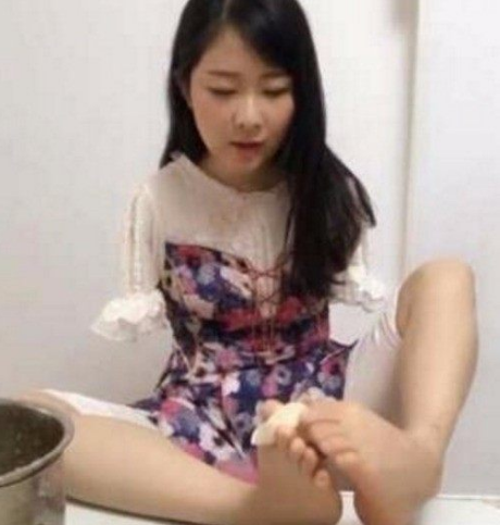 国内最美无臂女孩 装上假肢 国内最美无臂女孩 装上假肢