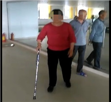 23年未行走的患者安装假肢之后